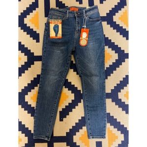 Brand new, ordered from fashion nova, size 9